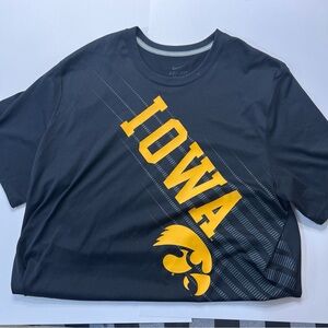 Nike Dri Fit size XL Iowa state short sleeve shirt
